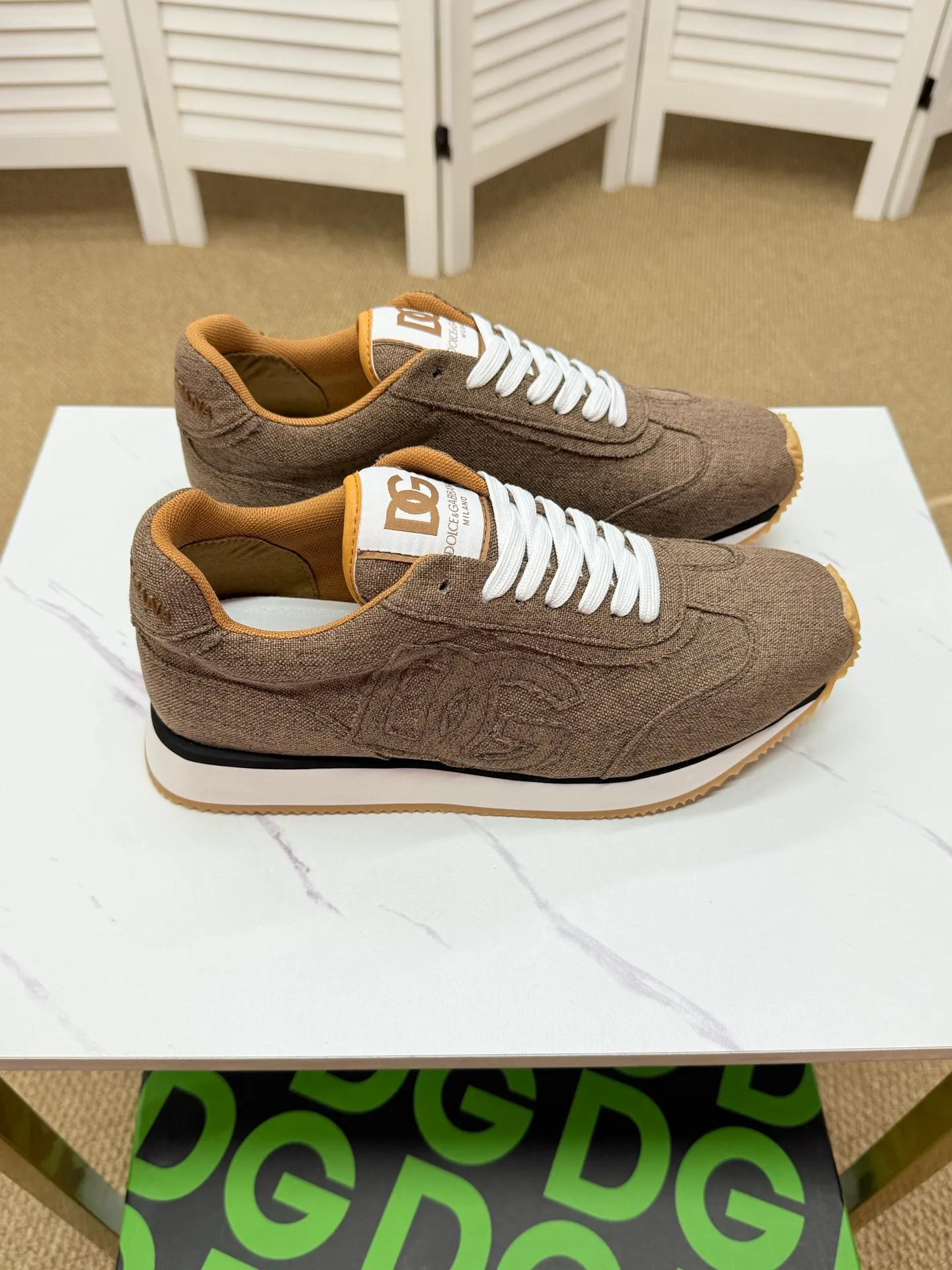 Men's clothing and shoes 230. The latest sports and casual shoes for couples (DG) are fashionable and versatile, and can add luster to various looks. Create an exquisite design with unique dynamic vitality and modern atmosphere, showing modern elegance. Size: 36-46 (45 and 46 are custom-made and cannot be returned or exchanged) Se